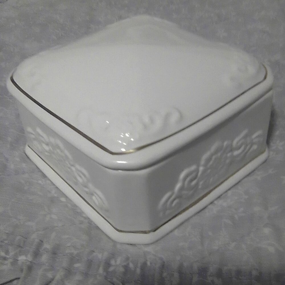 Vtg Paul Sebastian PS Limit. Edition 1996 white gold trim porcelain trinket dish